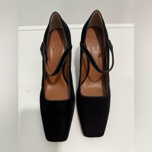 Le Monde Beryl Velvet heels Black